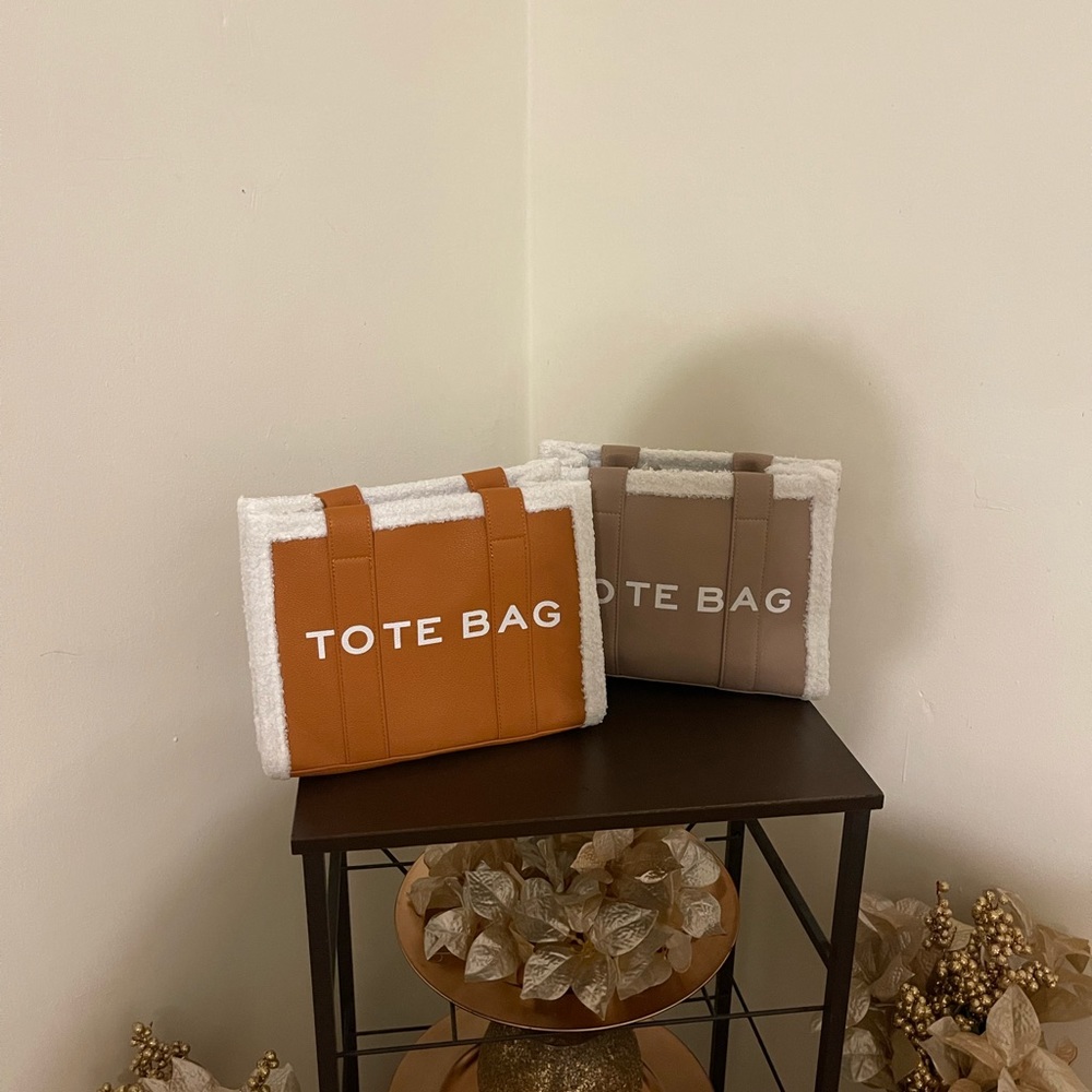 Assorted women tote bags